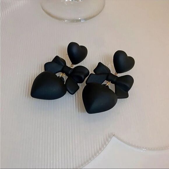 Black Heart Earrings Bow Dangle Drop Earrings Unique Exquisite Metal Hearts 💕 🆕 - Picture 4 of 6